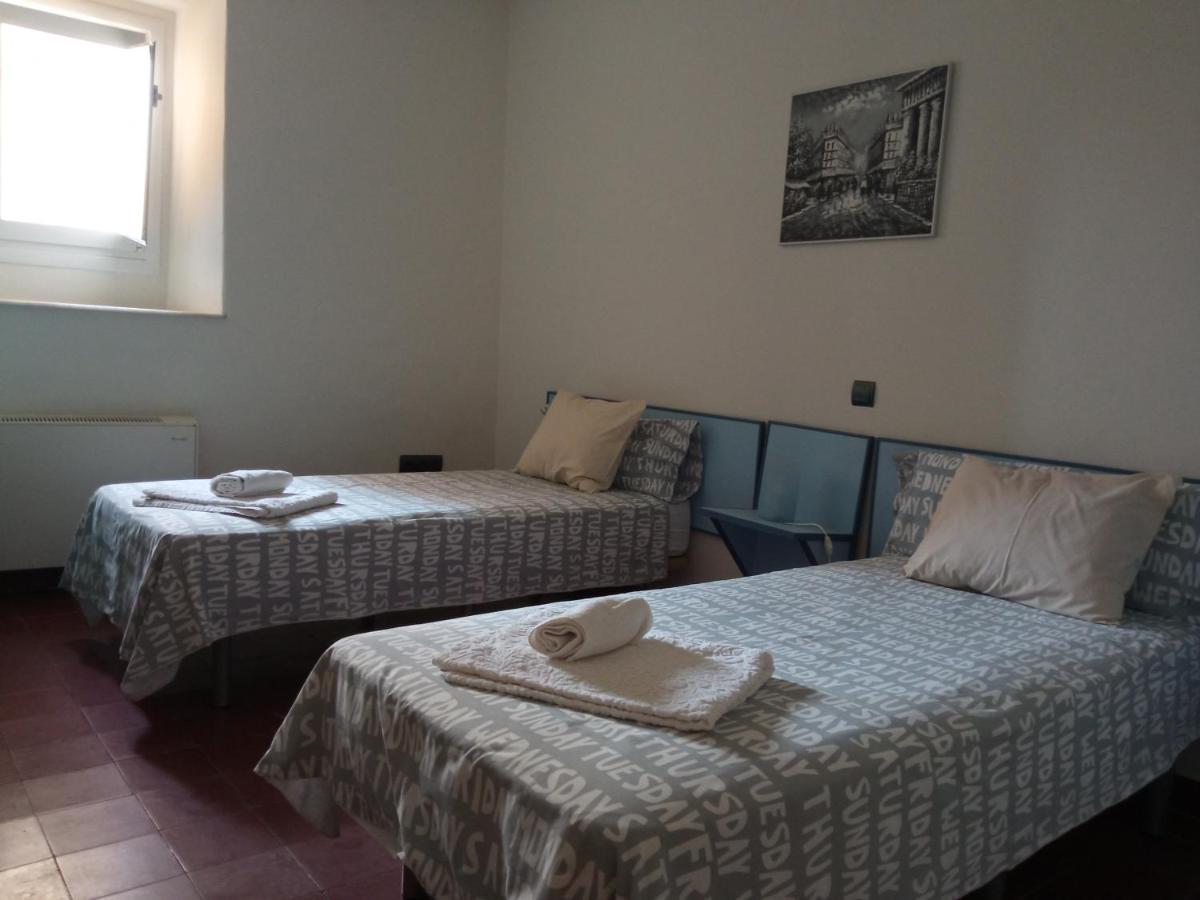 Apartamento La Almena 1 Junto A Plaza Mayor,2 Habitaciones, Parking Gratuito Caceres Exterior photo
