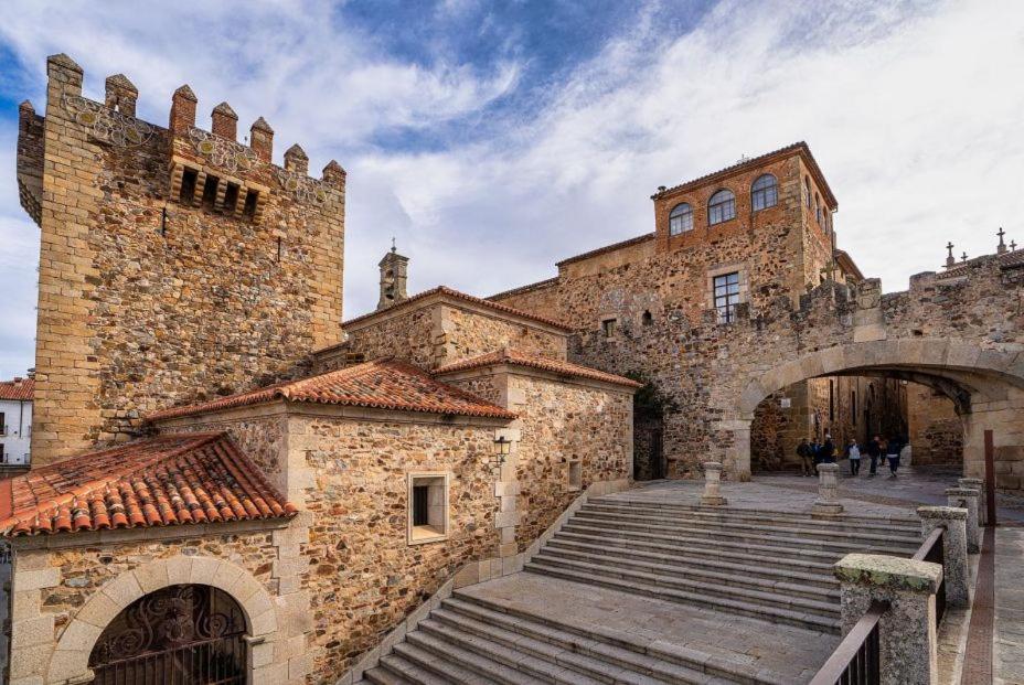 Apartamento La Almena 1 Junto A Plaza Mayor,2 Habitaciones, Parking Gratuito Caceres Exterior photo